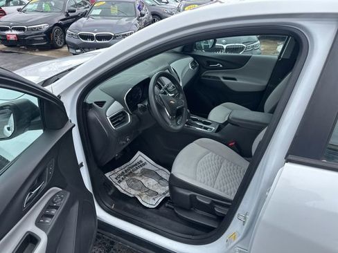 Used 2020 Chevrolet Equinox LS image 2