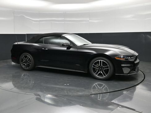 Used 2022 Ford Mustang Premium RWD image 5