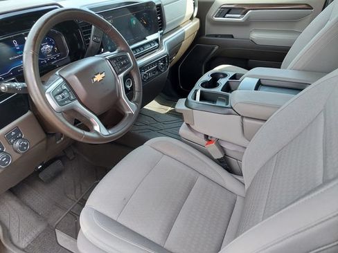 Used 2023 Chevrolet Silverado 1500 LT AWD/4WD image 9