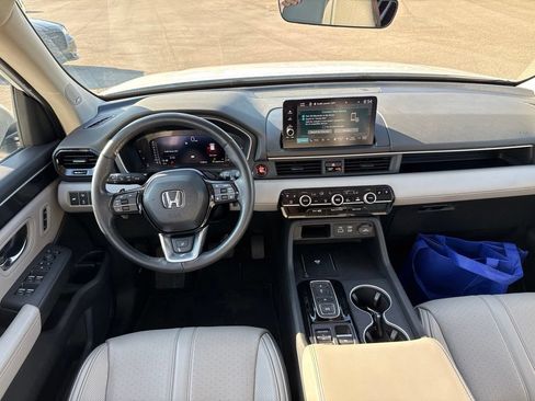 Used 2025 Honda Pilot Elite image 21