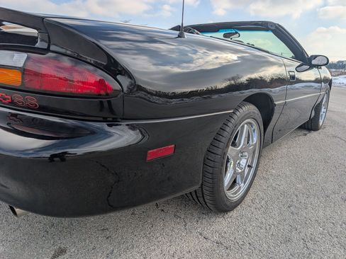 Used 2001 Chevrolet Camaro Z28 w/ SS Performance/Appearance Pkg image 40