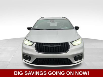 New 2026 Chrysler Pacifica Select w/ S Appearance Package