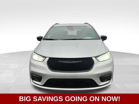 New 2026 Chrysler Pacifica Select w/ S Appearance Package image 3