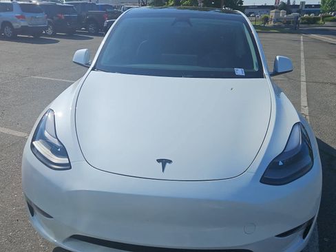 Used 2024 Tesla Model Y Performance image 4