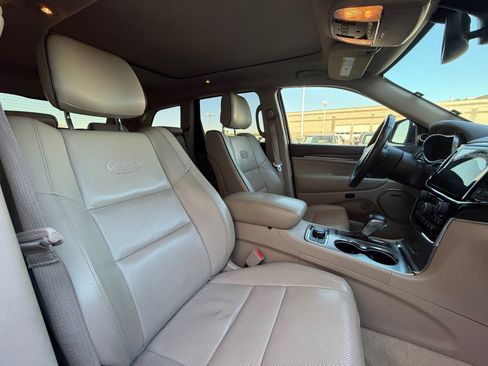 Used 2019 Jeep Grand Cherokee Overland AWD/4WD image 19