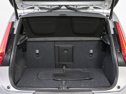 Certified 2025 Volvo XC40 B5 Plus image 31