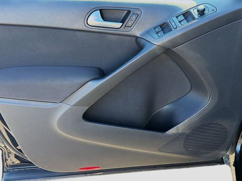 Used 2015 Volkswagen Tiguan S image 21