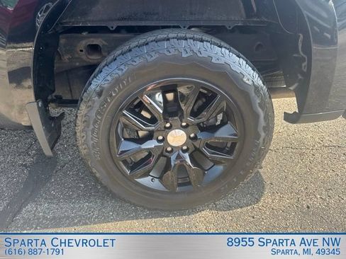 Used 2020 Chevrolet Silverado 1500 Custom w/ Custom Value Package AWD/4WD image 9