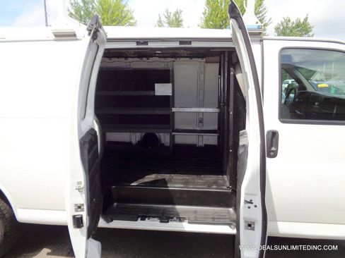 Used 2014 GMC Savana 2500 Extended RWD image 17