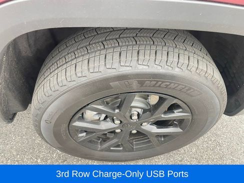 Used 2025 Jeep Grand Cherokee L Altitude AWD/4WD image 17