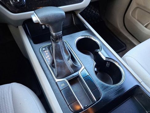 Used 2019 Kia Sedona L image 19