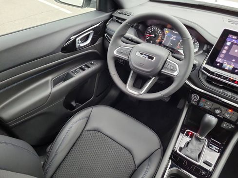 New 2026 Jeep Compass Latitude image 11