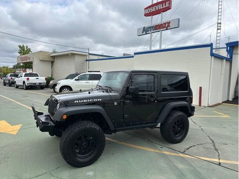 Used 2017 Jeep Wrangler Rubicon w/ Power Convenience Group AWD/4WD image 9