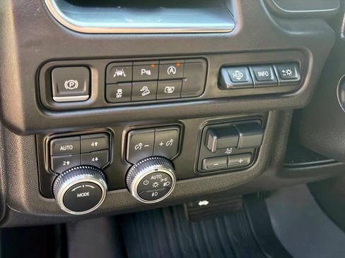 Used 2024 GMC Yukon AT4 w/ Technology Package AWD/4WD image 12