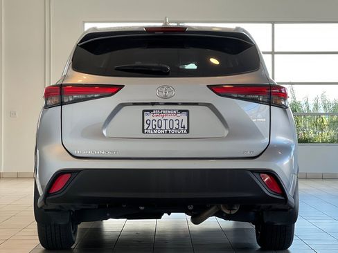 Certified 2022 Toyota Highlander XLE image 5