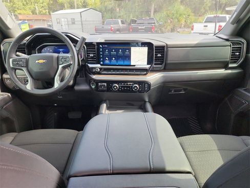 Used 2025 Chevrolet Silverado 3500 LT AWD/4WD image 12