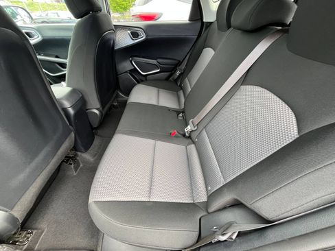 Used 2025 Kia Soul LX w/ LX Technology Package FWD image 25