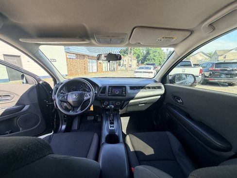 Used 2019 Honda HR-V LX image 45
