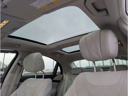 Used 2016 Mercedes-Benz S 550 4MATIC Sedan w/ Premium Package image 16