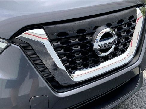 Used 2018 Nissan Kicks SV image 28