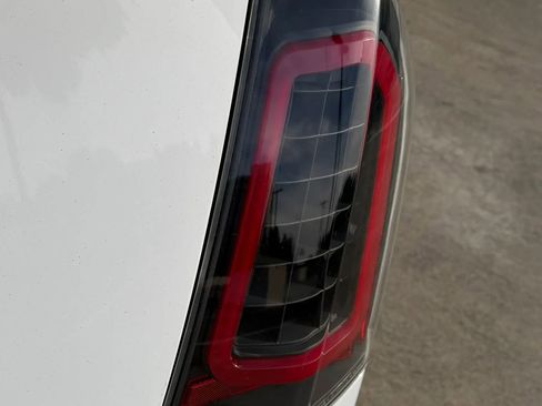Used 2013 Chrysler 300 S RWD image 28