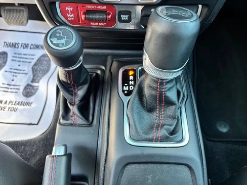 Used 2019 Jeep Wrangler Unlimited Rubicon w/ Advanced Safety Group AWD/4WD image 19