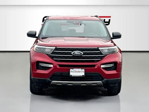Used 2022 Ford Explorer XLT w/ Equipment Group 202A image 2
