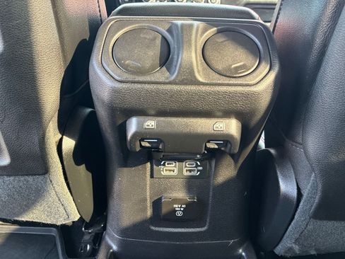 Used 2020 Jeep Wrangler Unlimited Rubicon AWD/4WD image 17