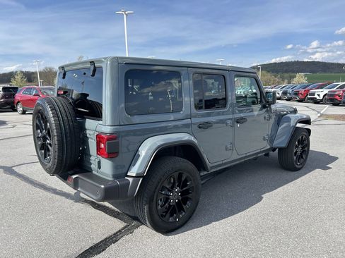 Used 2025 Jeep Wrangler Sahara w/ Safety Group image 7
