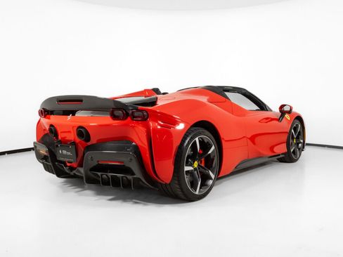 Used 2023 Ferrari SF90 Spider image 2