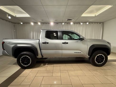 Certified 2024 Toyota Tacoma TRD Off-Road AWD/4WD image 6