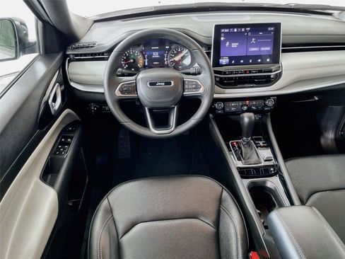 Used 2025 Jeep Compass Limited AWD/4WD image 24