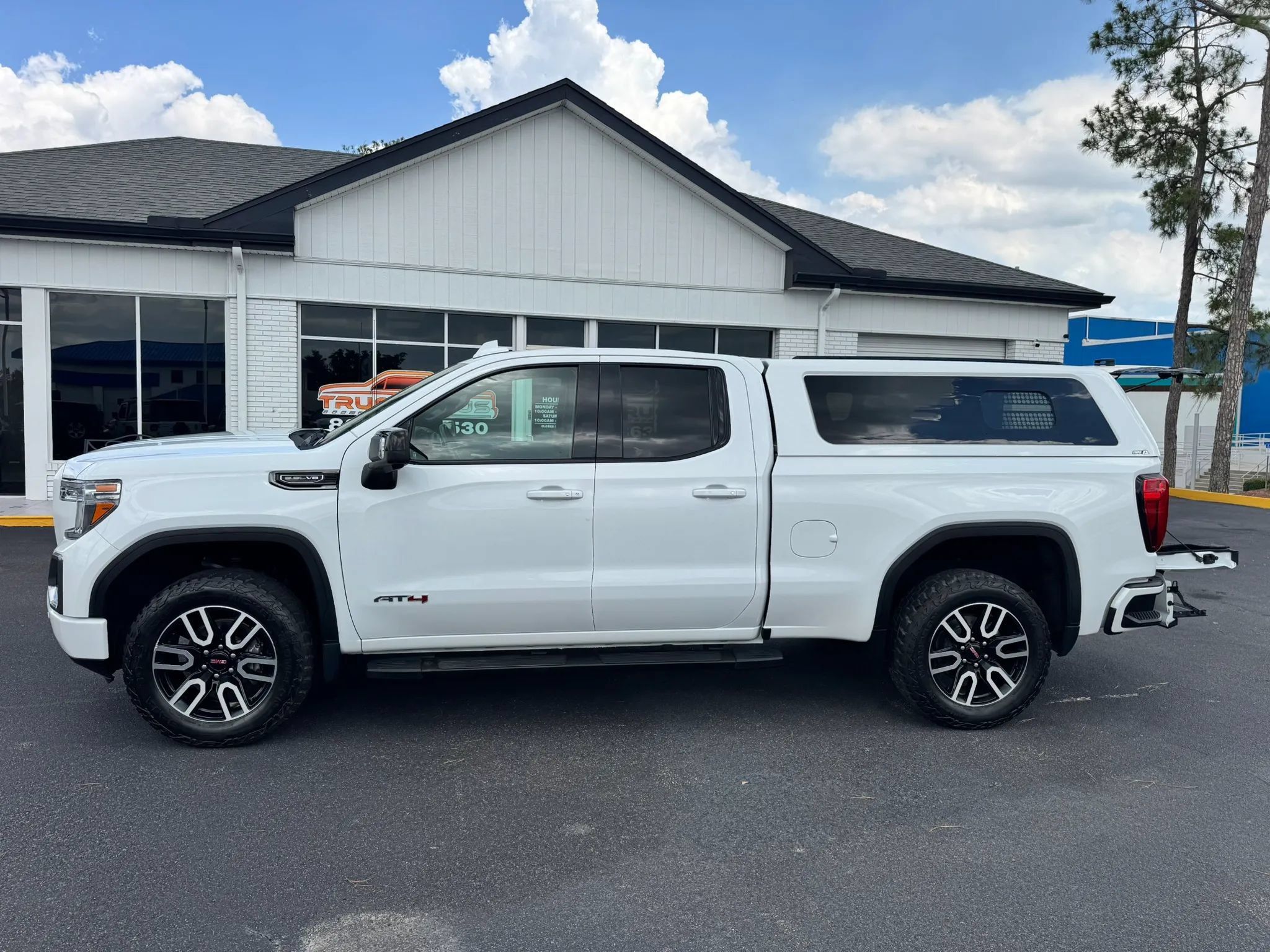 Used 2019 GMC Sierra 1500 AT4 w/ AT4 Premium Package AWD/4WD image 6