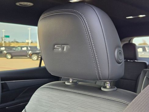 Used 2025 Buick Enclave Sport Touring image 11