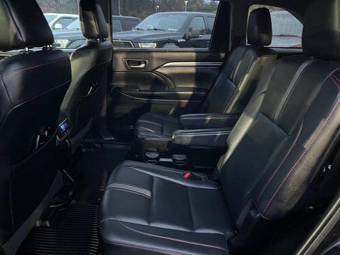 Used 2019 Toyota Highlander SE image 21