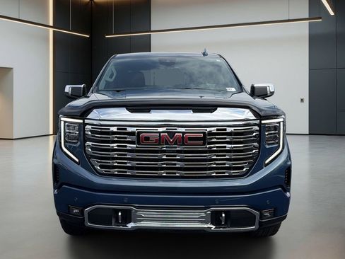 Used 2024 GMC Sierra 1500 Denali w/ Technology Package AWD/4WD image 9