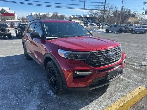 Used 2021 Ford Explorer XLT w/ Equipment Group 202A image 4