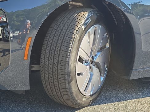 New 2025 Audi A6 e-tron Premium image 32