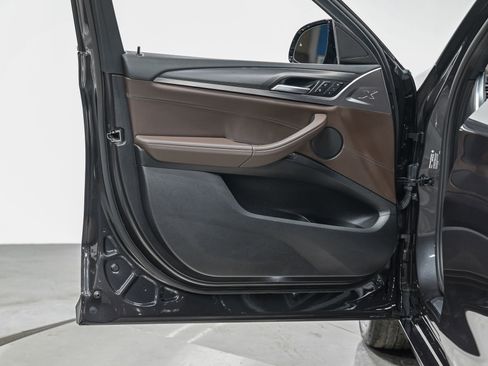 Used 2022 BMW X4 xDrive30i image 12