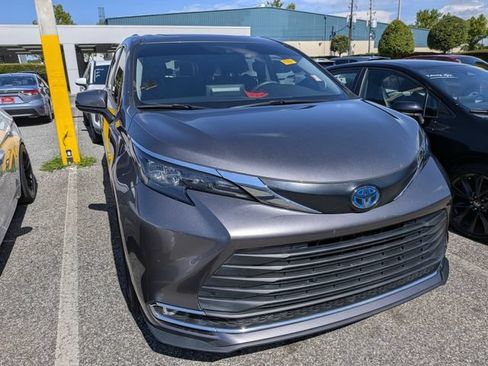 Certified 2024 Toyota Sienna XLE w/ XLE Plus Package FWD image 1