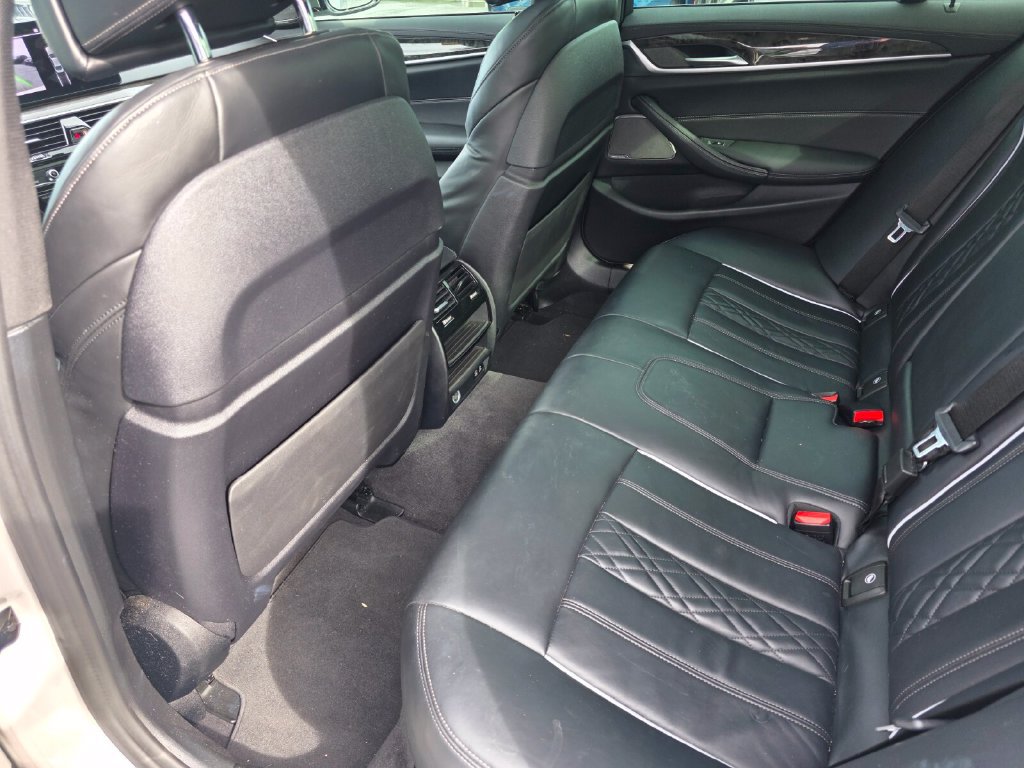 Used 2021 BMW M550i xDrive w/ Premium Package AWD/4WD image 17