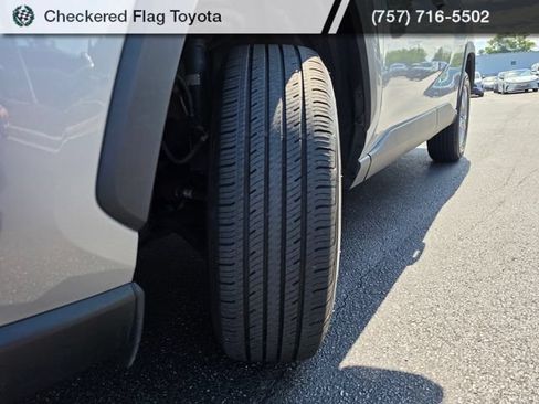 Used 2025 Toyota RAV4 XLE AWD/4WD image 10