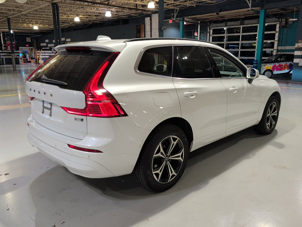 Used 2022 Volvo XC60 B5 Momentum w/ Climate Package AWD/4WD image 10
