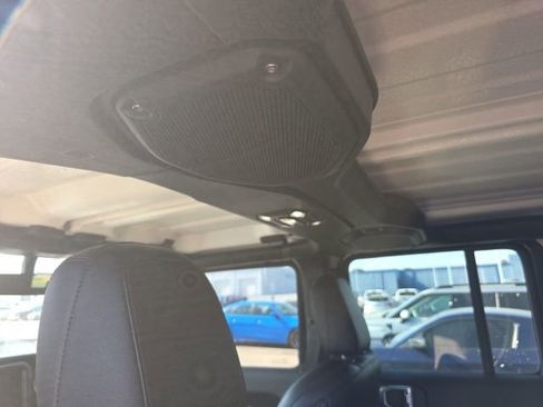 Used 2022 Jeep Gladiator Overland image 9