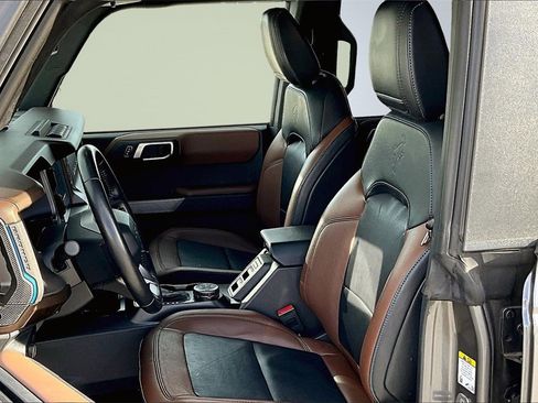 Used 2022 Ford Bronco Outer Banks w/ Sasquatch Package image 2