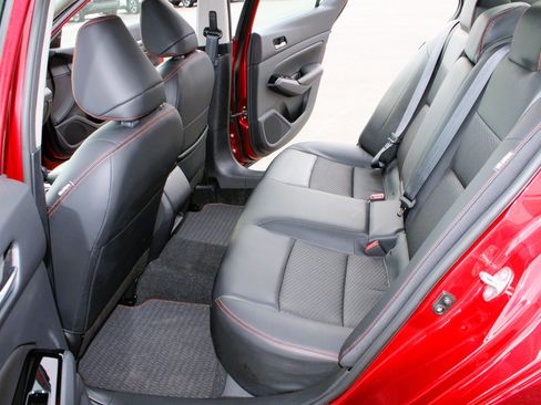Used 2023 Nissan Altima 2.5 SR AWD/4WD image 12