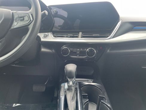 Used 2025 Chevrolet Trax LT image 18