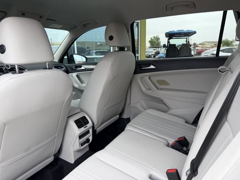 Used 2022 Volkswagen Tiguan SE FWD image 34