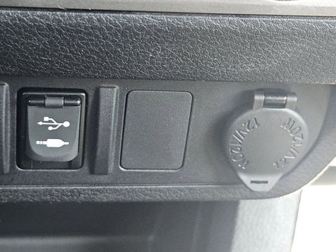 Used 2019 Toyota Tacoma SR5 AWD/4WD image 15