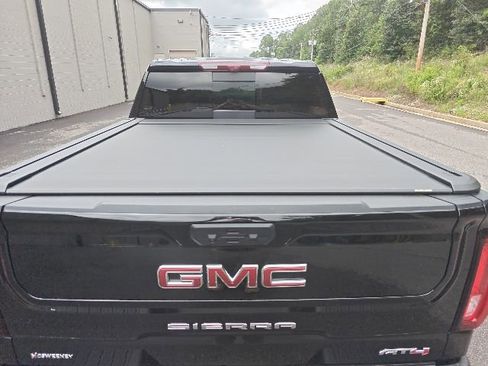 Used 2025 GMC Sierra 1500 AT4 w/ Technology Package AWD/4WD image 4